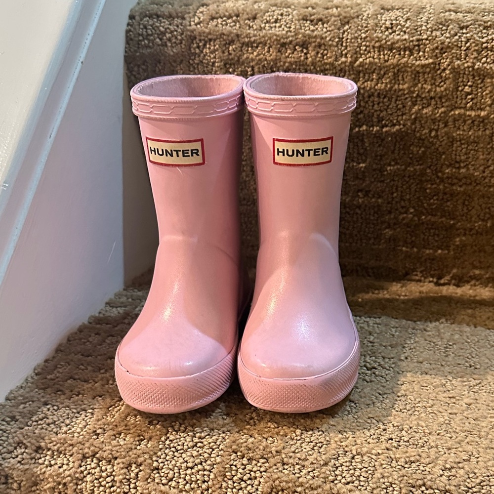 Toddler size 6 hunter shoes
